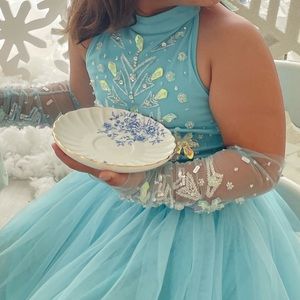 Tutú Du Monde Frozen dress, gloves & head band.